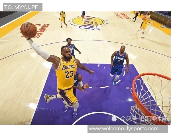 克拉克斯顿迎来生涯首次三双表现出色砍下18分11篮板12助攻可喜可贺