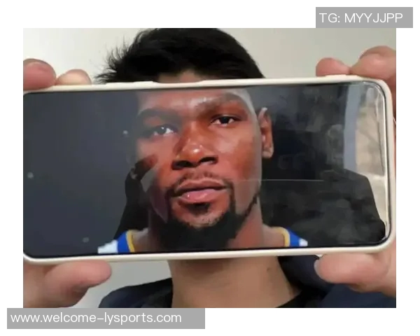 杜兰特雕像设计引发热议下半身雷霆上半身勇士一手篮网寓意深刻